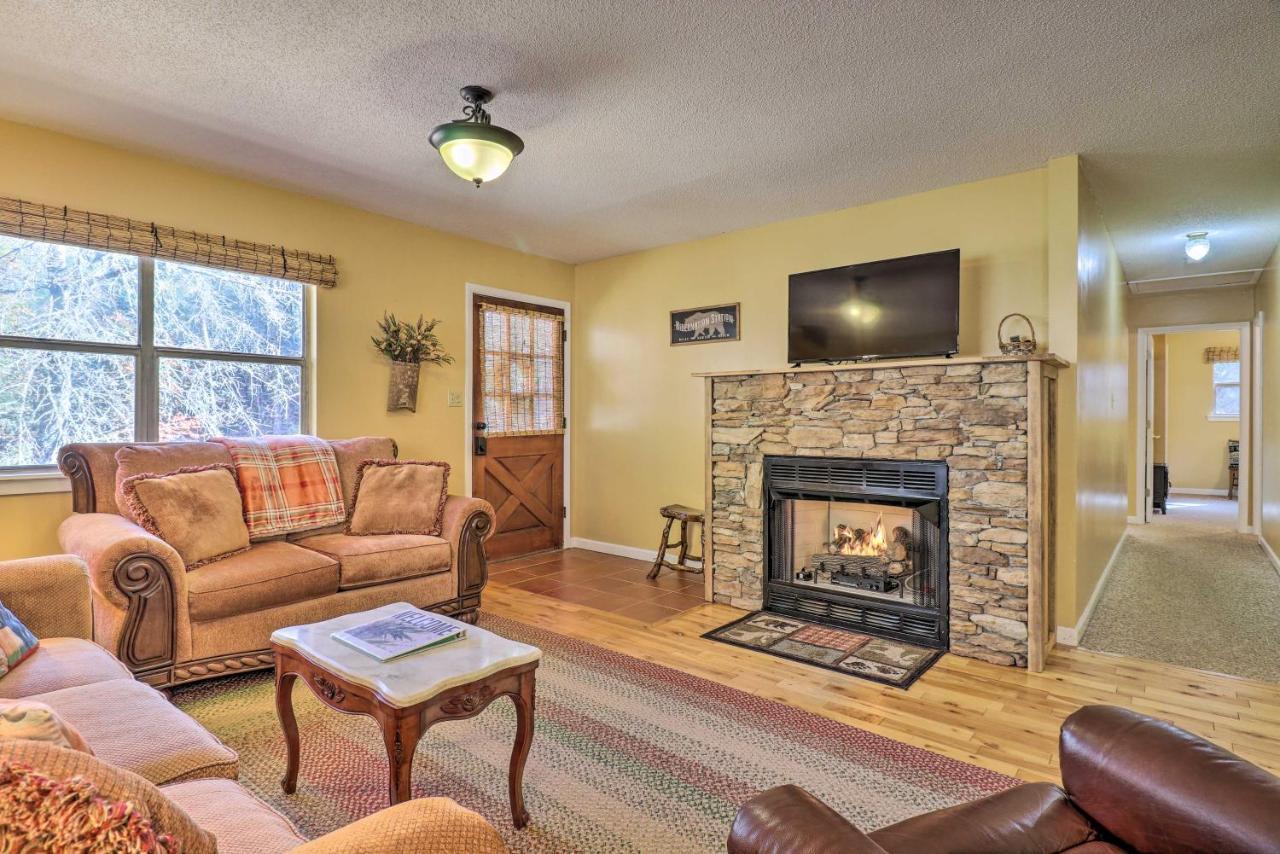 فيلا Creekside Retreat With Deck, 18 Miles To Wolf Ridge Weaverville المظهر الخارجي الصورة