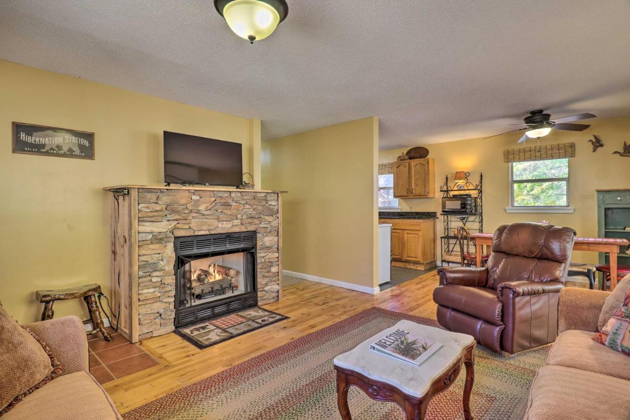 فيلا Creekside Retreat With Deck, 18 Miles To Wolf Ridge Weaverville المظهر الخارجي الصورة