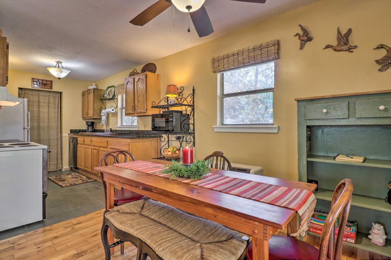 فيلا Creekside Retreat With Deck, 18 Miles To Wolf Ridge Weaverville المظهر الخارجي الصورة
