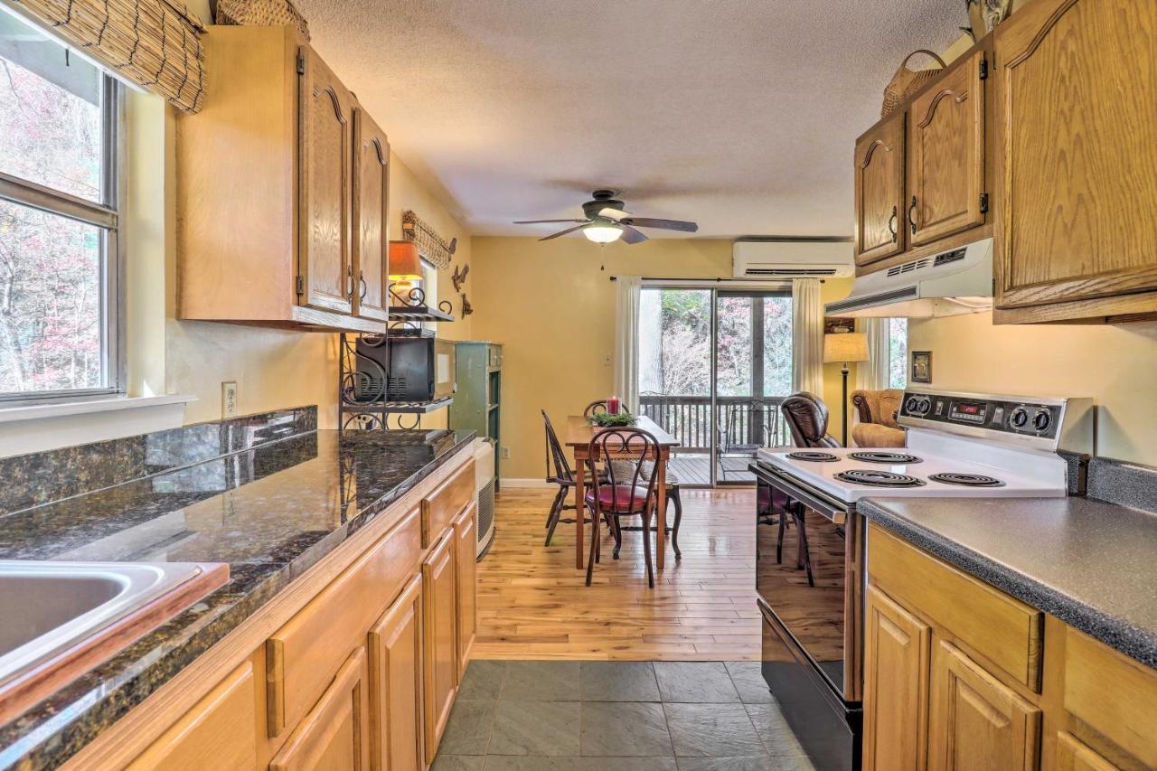 فيلا Creekside Retreat With Deck, 18 Miles To Wolf Ridge Weaverville المظهر الخارجي الصورة