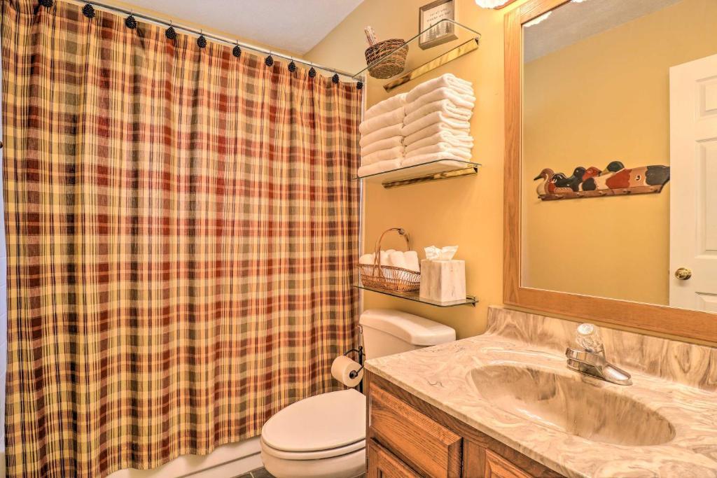 فيلا Creekside Retreat With Deck, 18 Miles To Wolf Ridge Weaverville المظهر الخارجي الصورة